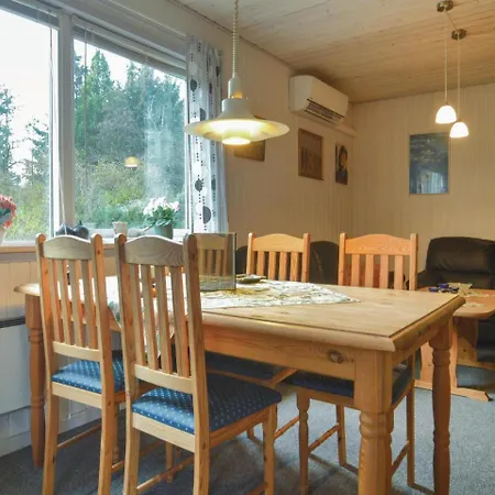 別荘 Three-bedroom Holiday In *