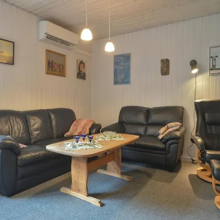 Three-bedroom Holiday In 別荘 *